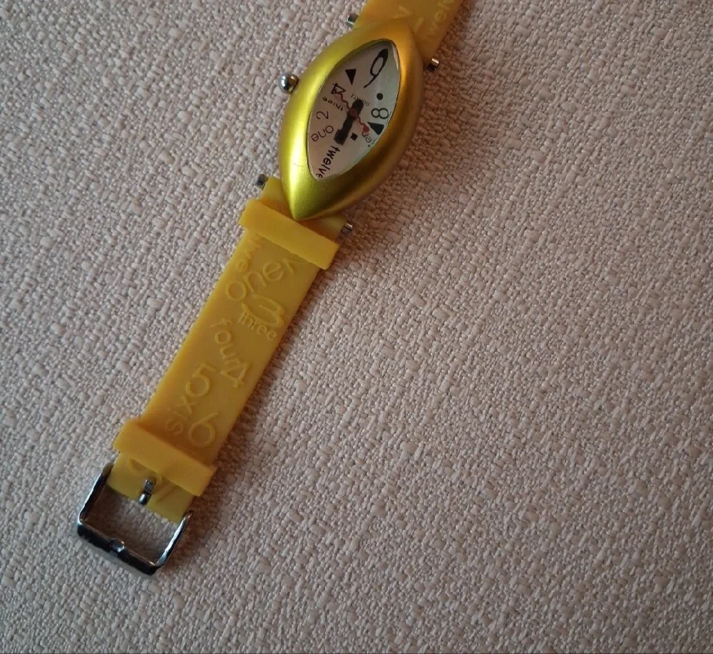 Retro A00 Women's Oval Fashion Quartz Watch - Yellow